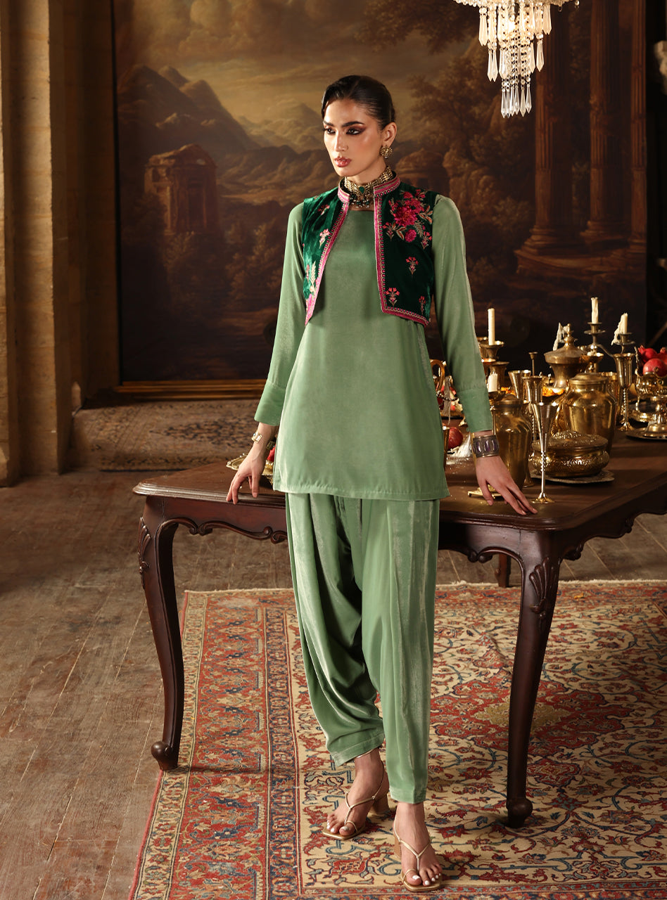 ZAINAB CHOTTANI VELURA VELVET EDIT '25 | MIHR GOLD main image 1