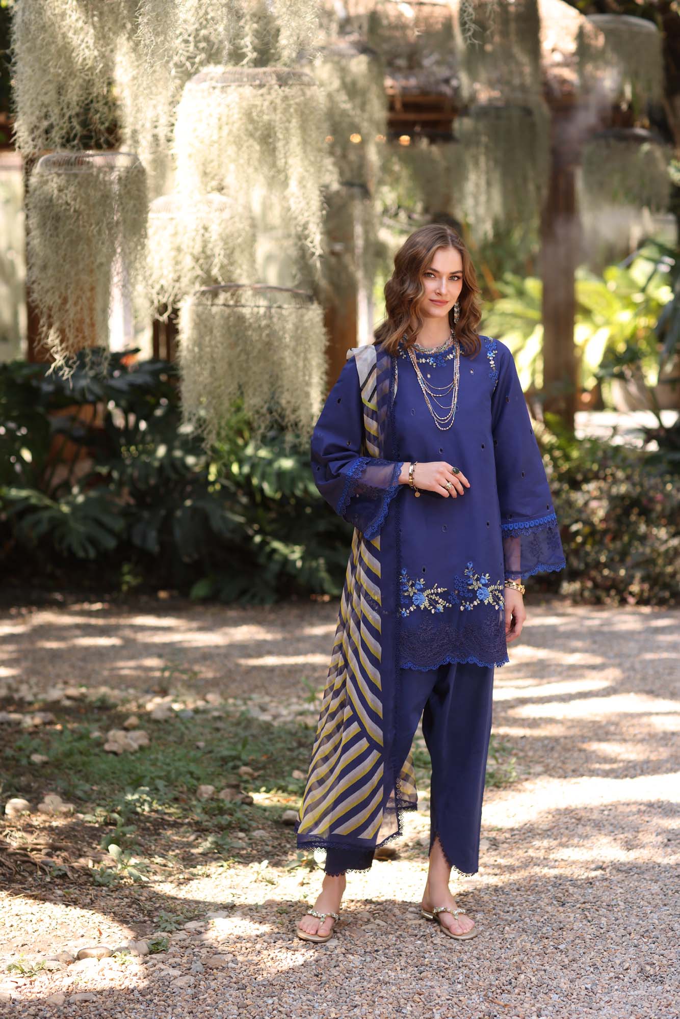 Noor by Saadia Asad | Eid Luxe Printedkari | D3-A – Hoorain