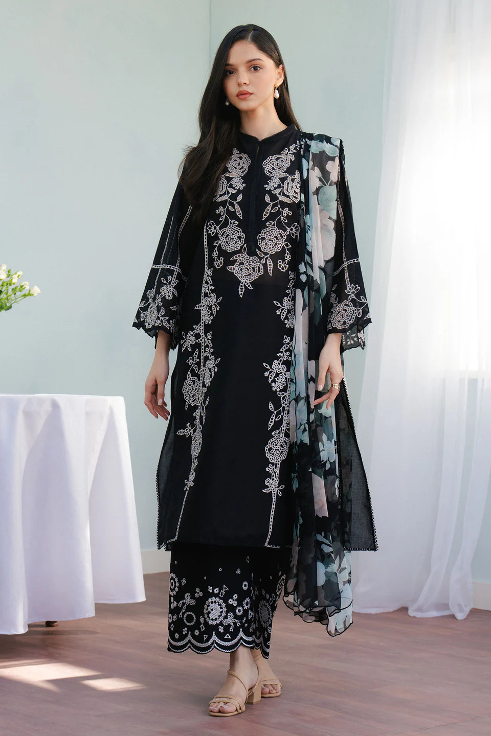 新品 ZARA XL 黒 刺繍 髑髏 鎧 蝋燭 蜂 花 チカーノ スウェット 池袋