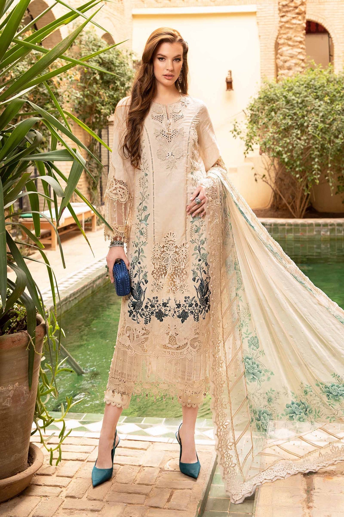 Maria B | Voyage a' Luxe Lawn | D-2414-B S Maria B | Voyage a' Luxe Lawn | D-2414-B S