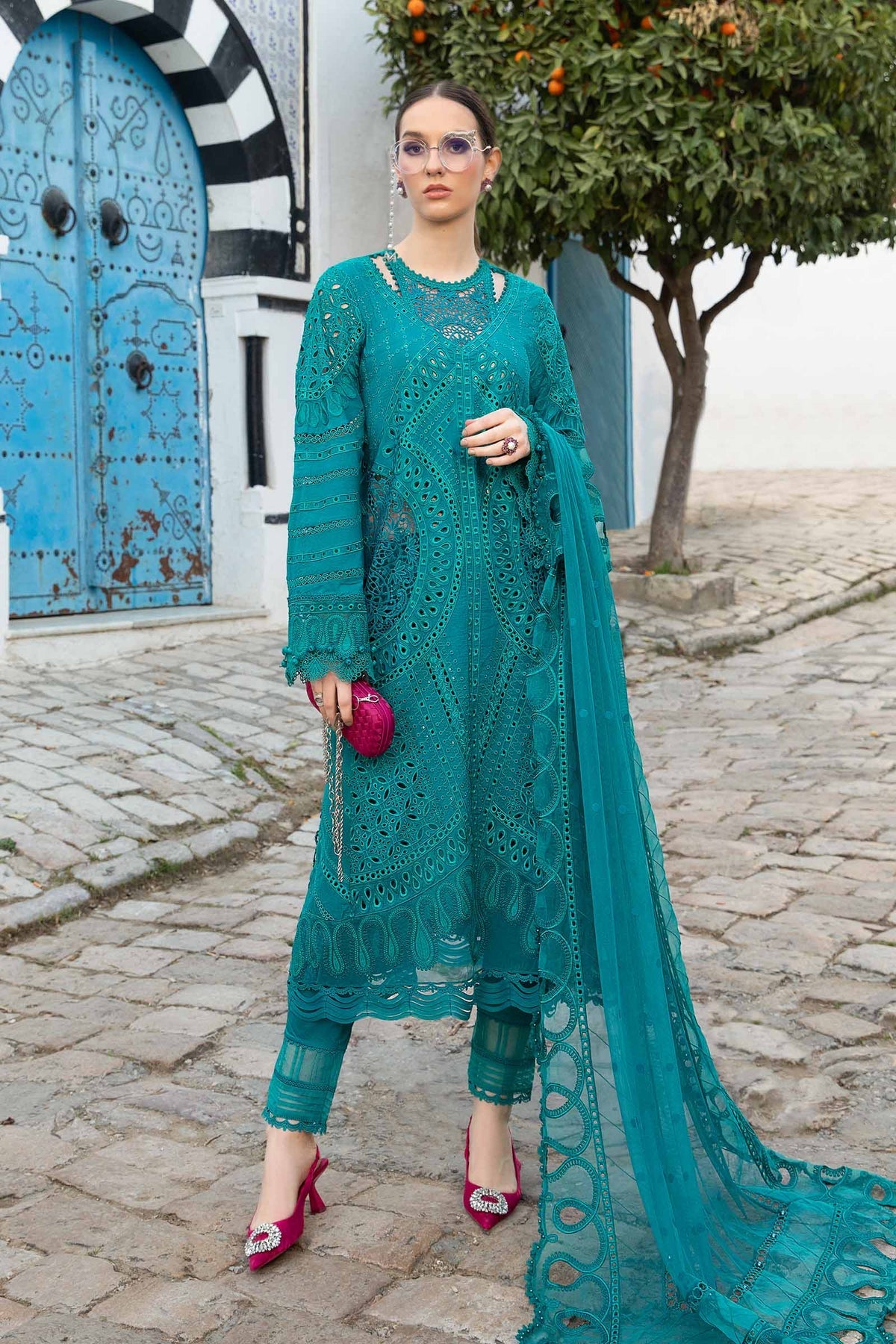 Maria B | Voyage a' Luxe Lawn | D-2402-A M Maria B | Voyage a' Luxe Lawn | D-2402-A M