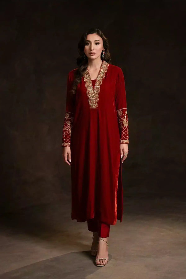 Ammara Khan | Velvet 23/24 | RICH RUST AND GOLD VELVET LONG SHIRT (D-04) - Hoorain Designer Wear - Pakistani Ladies Branded Stitched Clothes in United Kingdom, United states, CA and Australia