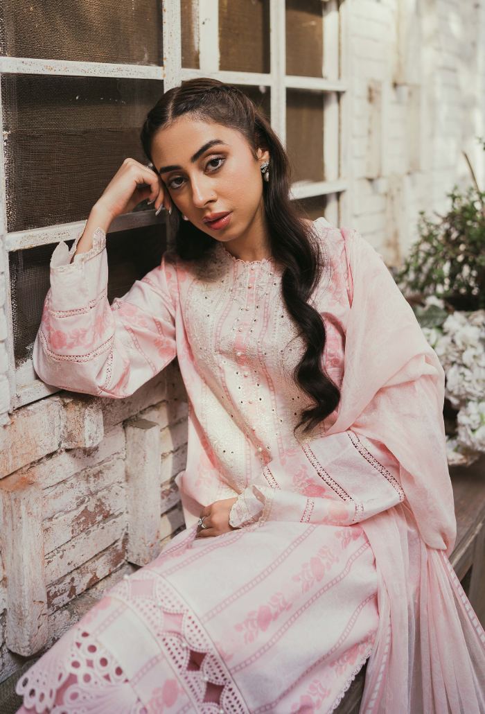 Humdum | Gardenia Lawn | D03 - Hoorain Designer Wear - Pakistani Ladies Branded Stitched Clothes in United Kingdom, United states, CA and Australia
