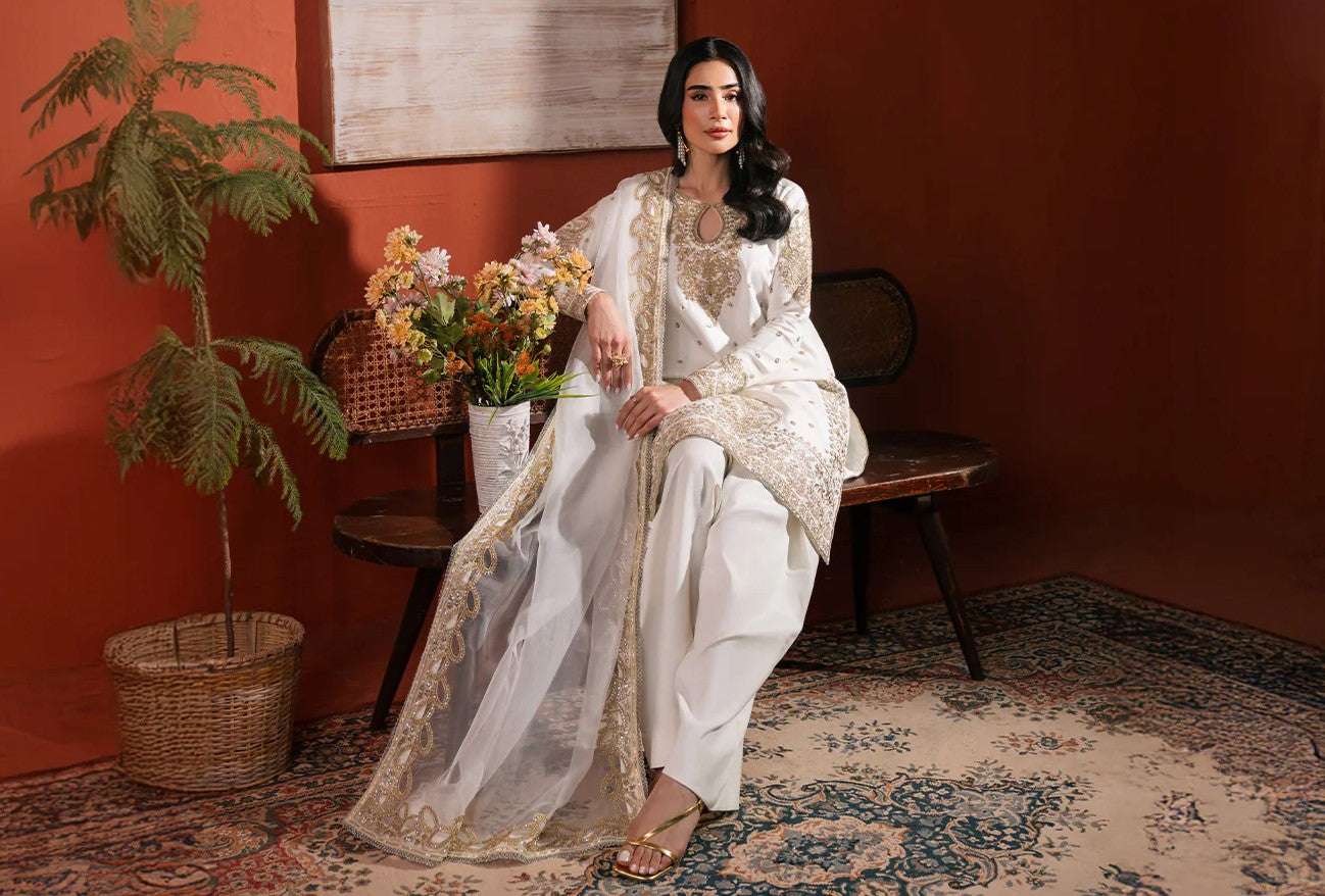 Best Formal Looks of Pakistani Suits Online for Summer Parties 2025 Hoorain Designer Wear Best Formal Looks of Pakistani Suits Online for Summer Parties 2025 Hoorain Designer Wear