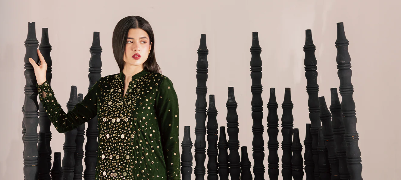 Focuses on Elegance of Pakistani Fashion for Day-to-Night Transitions