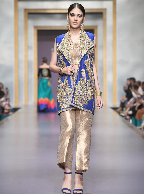 Zainab Chottani | Semi Formals | TEHZEEB