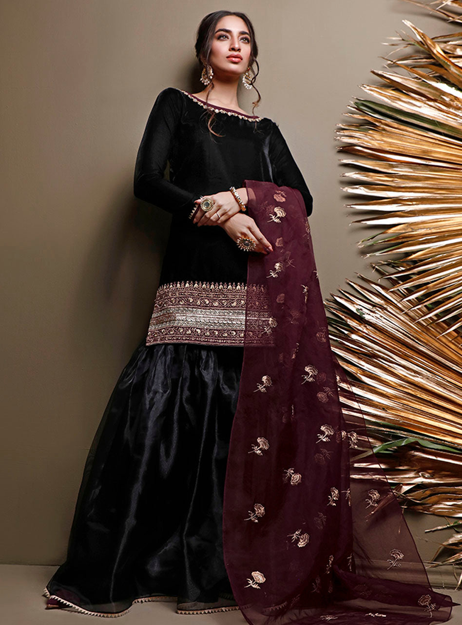 Zainab Chottani | Semi Formals | BLACKOUT BURGUNDY