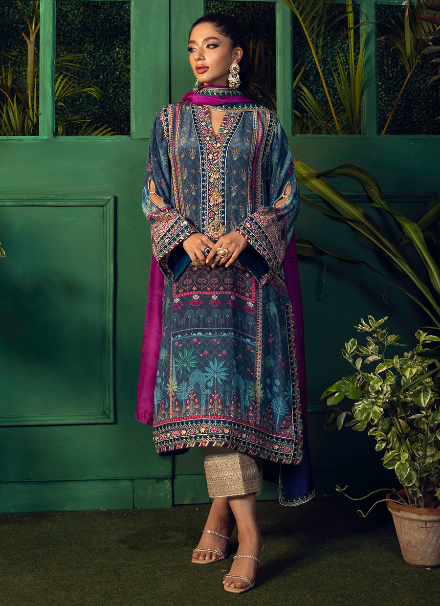 Farah Talib Aziz | Designer Picks 24 | IRAAN NAVY PRINTED CREPE SILK KURTA WITH SILK OMBRE DUPATTA