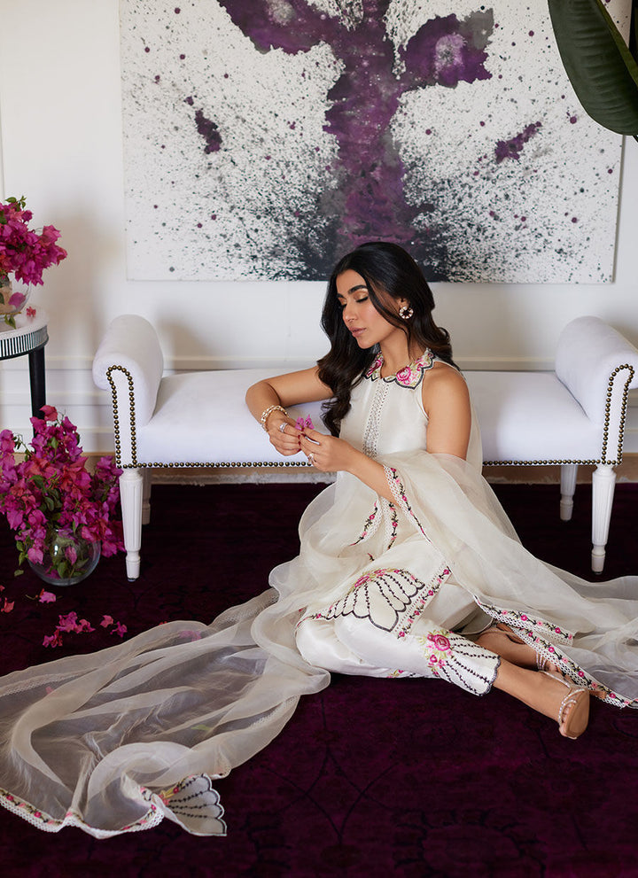 Farah Talib Aziz | Luna Eid Collection 24 | GENEVIVE PEARL WHITE - Hoorain Designer Wear - Pakistani Ladies Branded Stitched Clothes in United Kingdom, United states, CA and Australia