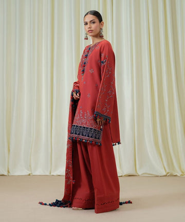 Sapphire | Fall Winter 25 | 3 Piece - Embroidered Cotton Karandi Suit 03PESD25V82B
