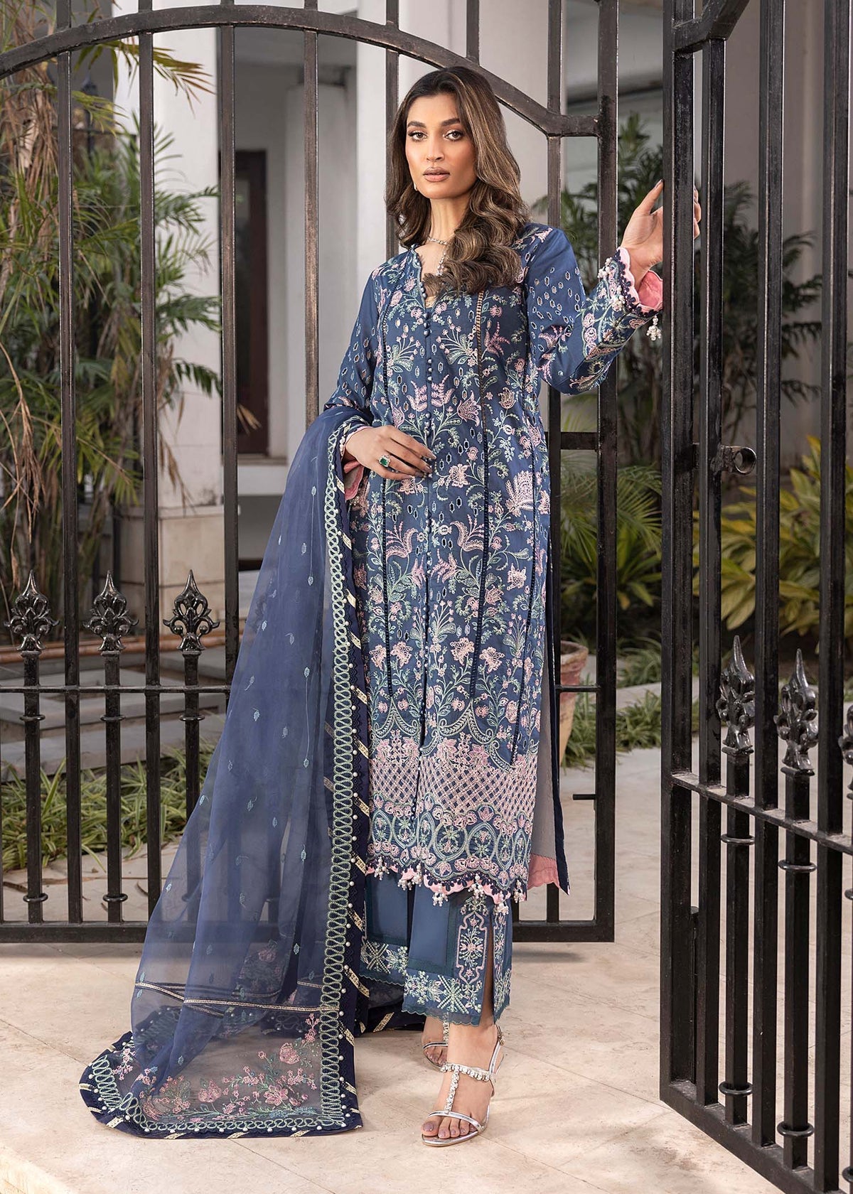 Shurooq | Luxury Lawn 25 | Mira