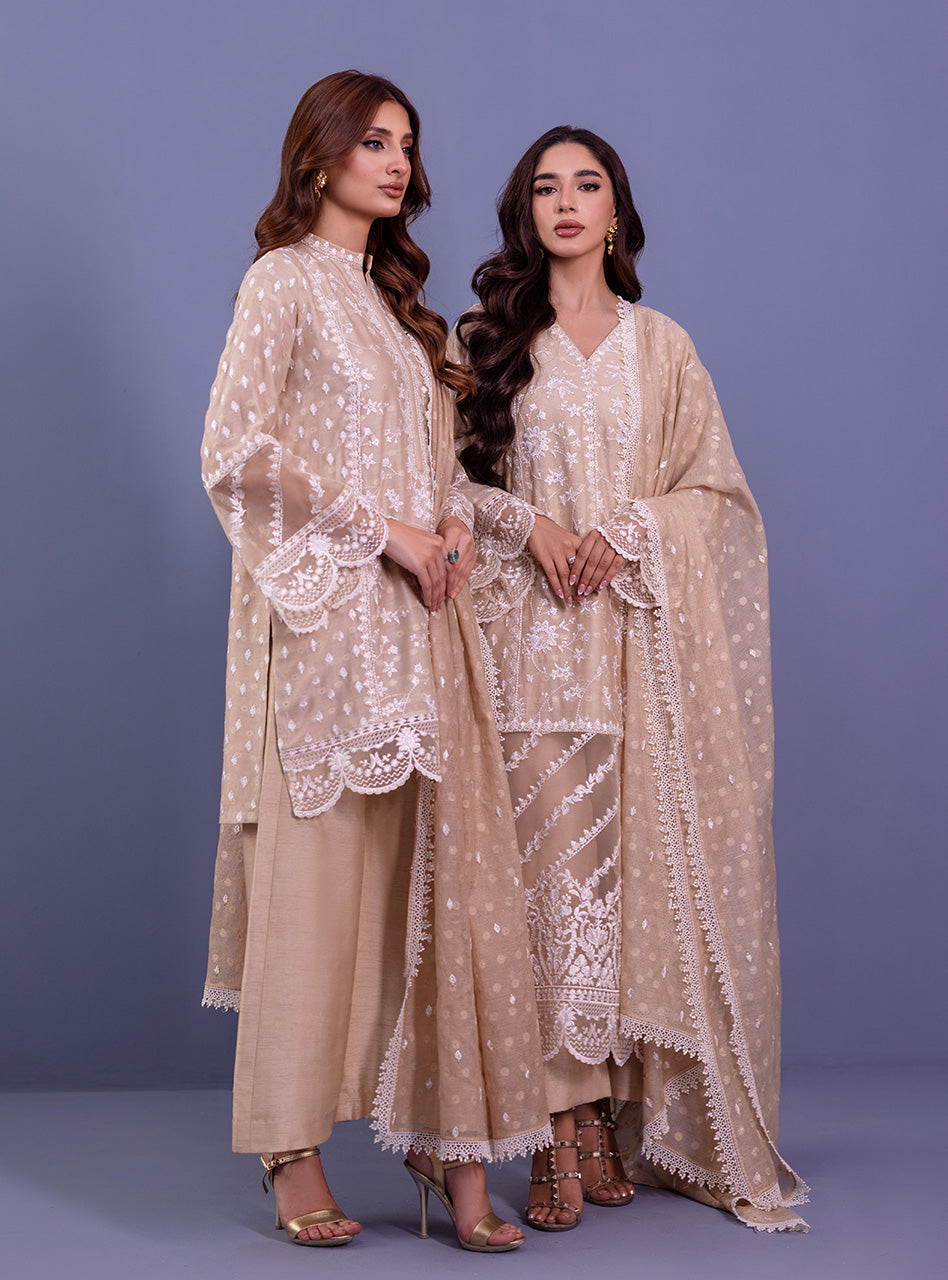 Zainab Chottani | Luxury Pret | RANIYA