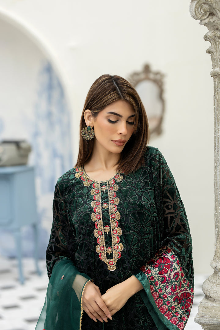 Purple haze Pret Studio | Noubahar Luxury Formals | Moss Plush - Pakistani Clothes for women, in United Kingdom and United States