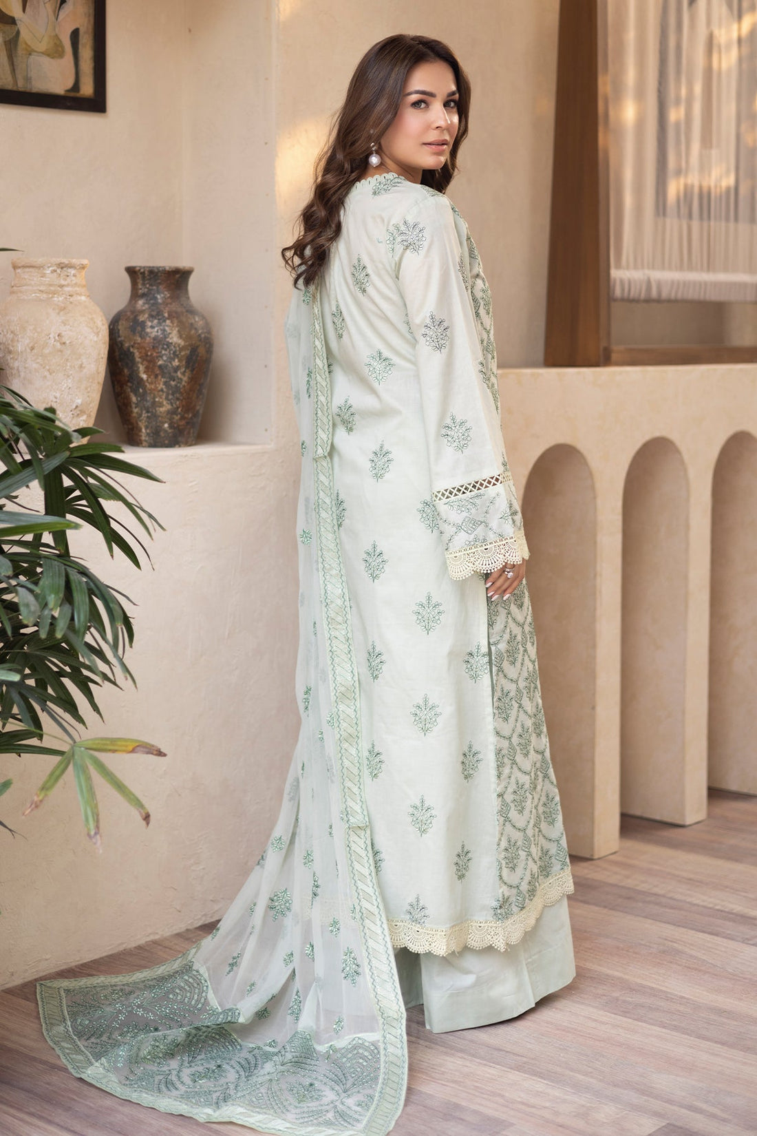 Raeesa Premium | Rubab Embroidered Lawn | NF-1304