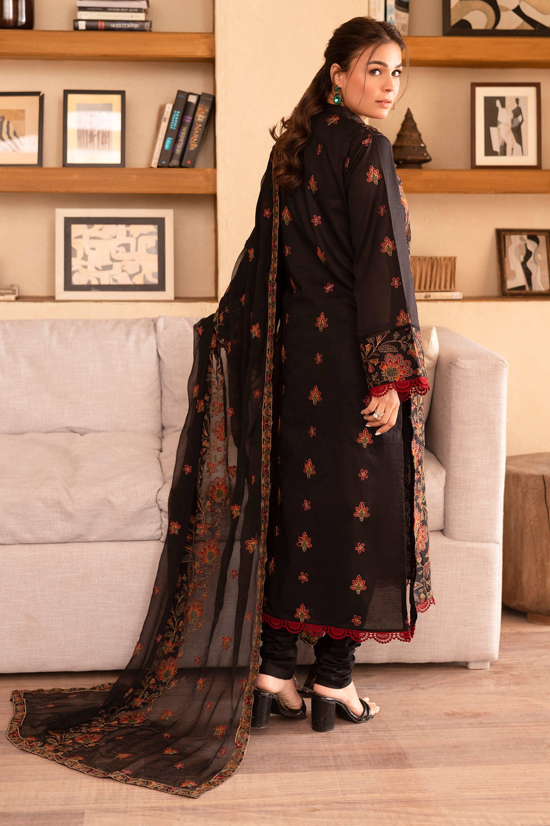 Raeesa Premium | Rubab Embroidered Lawn | NF-1310