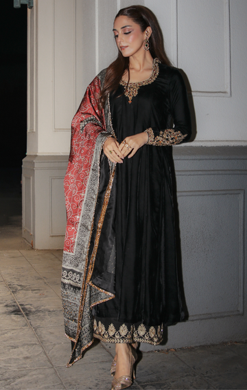 Maya | Viola Luxe Velvet 25 | SURMAI