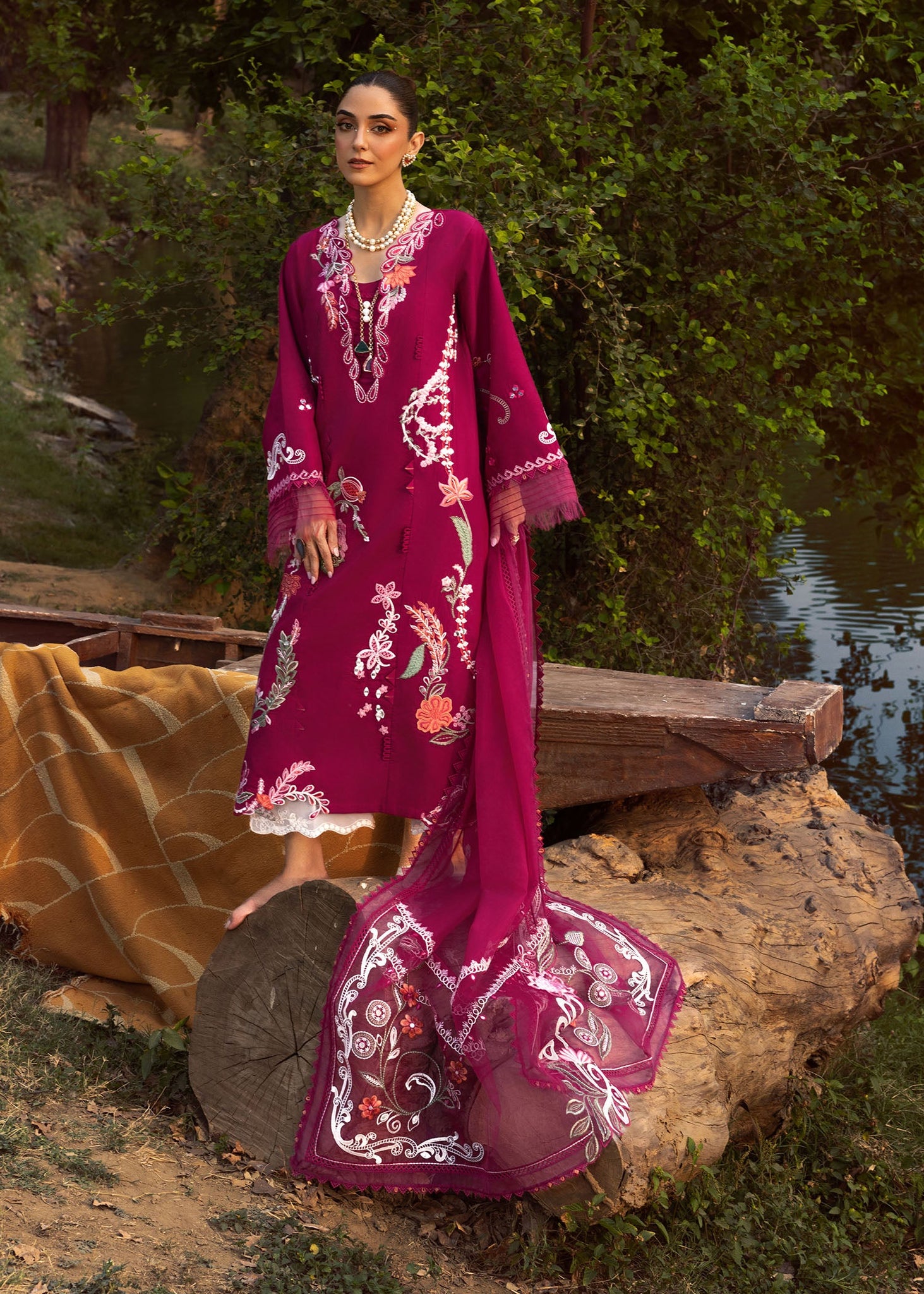 Crimson | Tasawar 25 | MIRROR GARDEN - D3A