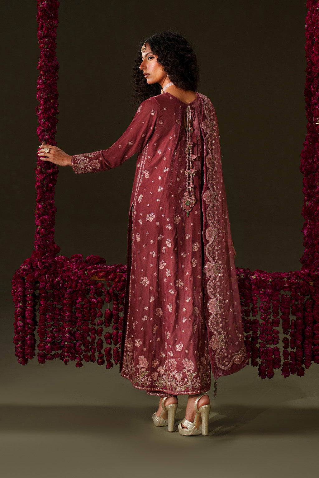 Iznik | Velvet 25 | IV-75 Embroidered Velvet