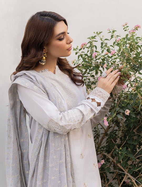 Iznik | Lawnkari 24 | UE-150 SERENE TURF - Pakistani Clothes for women, in United Kingdom and United States