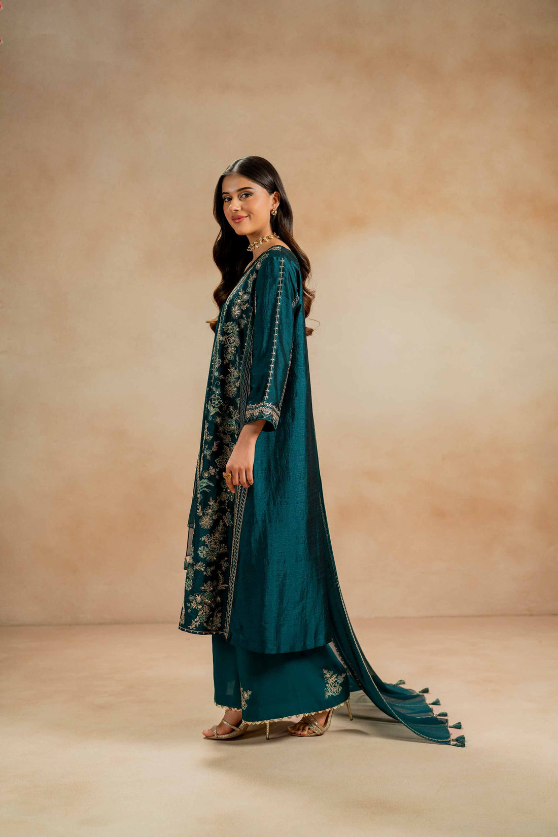 Nishat Linen | Luxury Winter 24 | 42308013