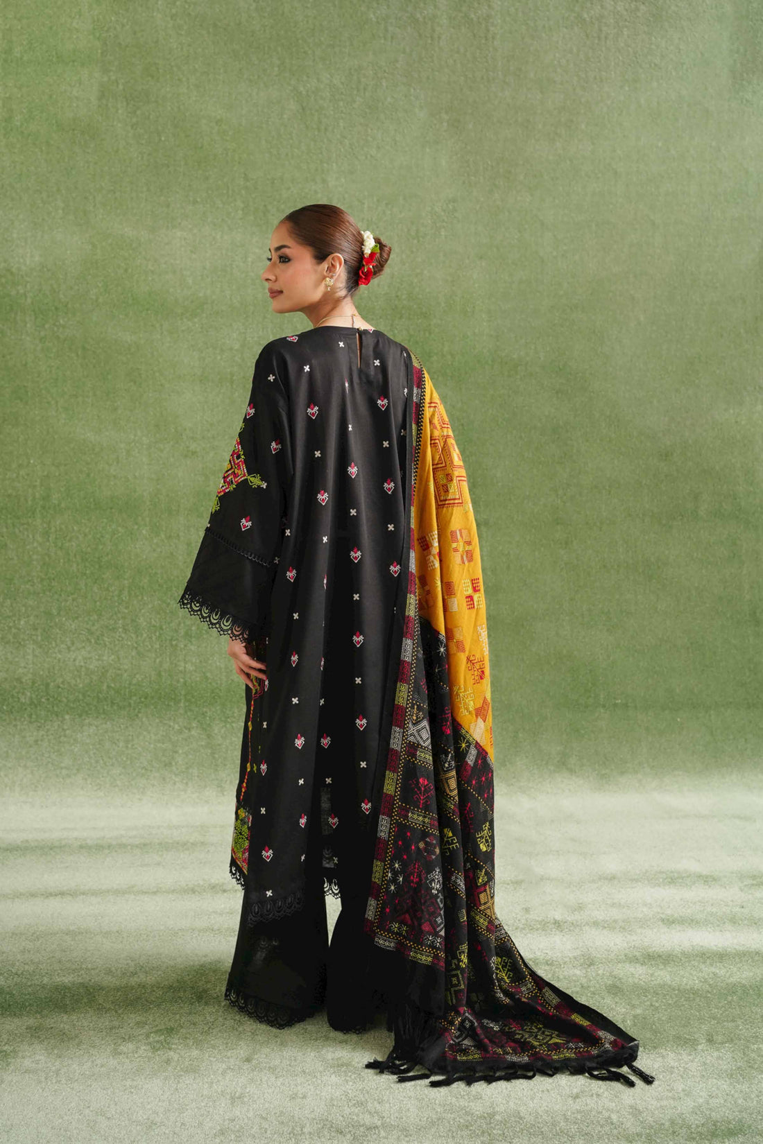 Nishat Linen | Naqsh Winter 2024 | Suit - 42404274