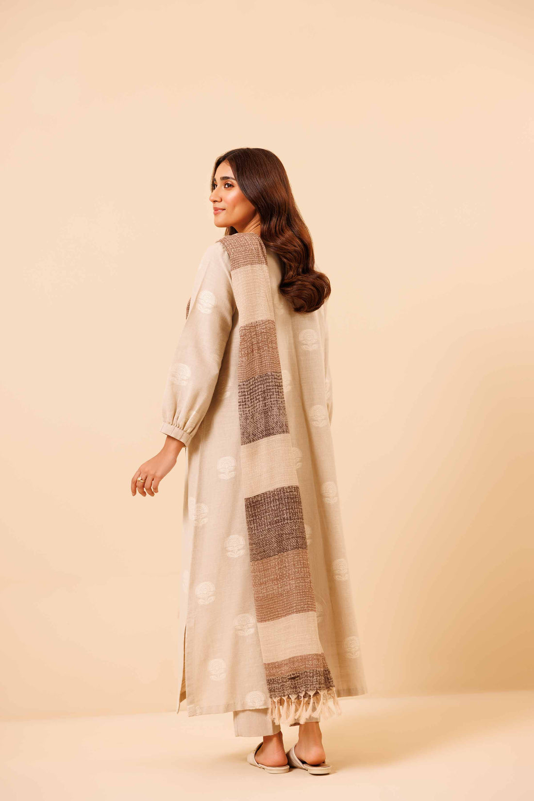 Nishat Linen | Naqsh Winter 2024 | Suit - 42404344