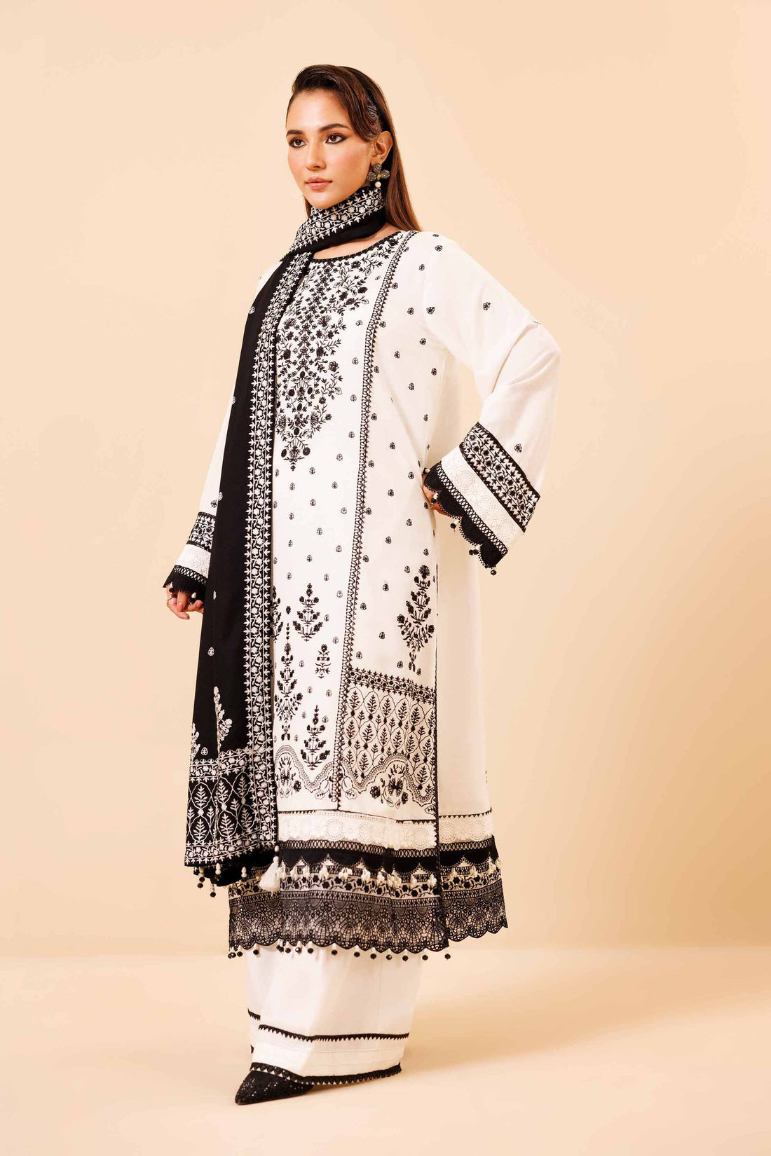 Nishat Linen | Naqsh Winter 2024 | Suit - 42404368