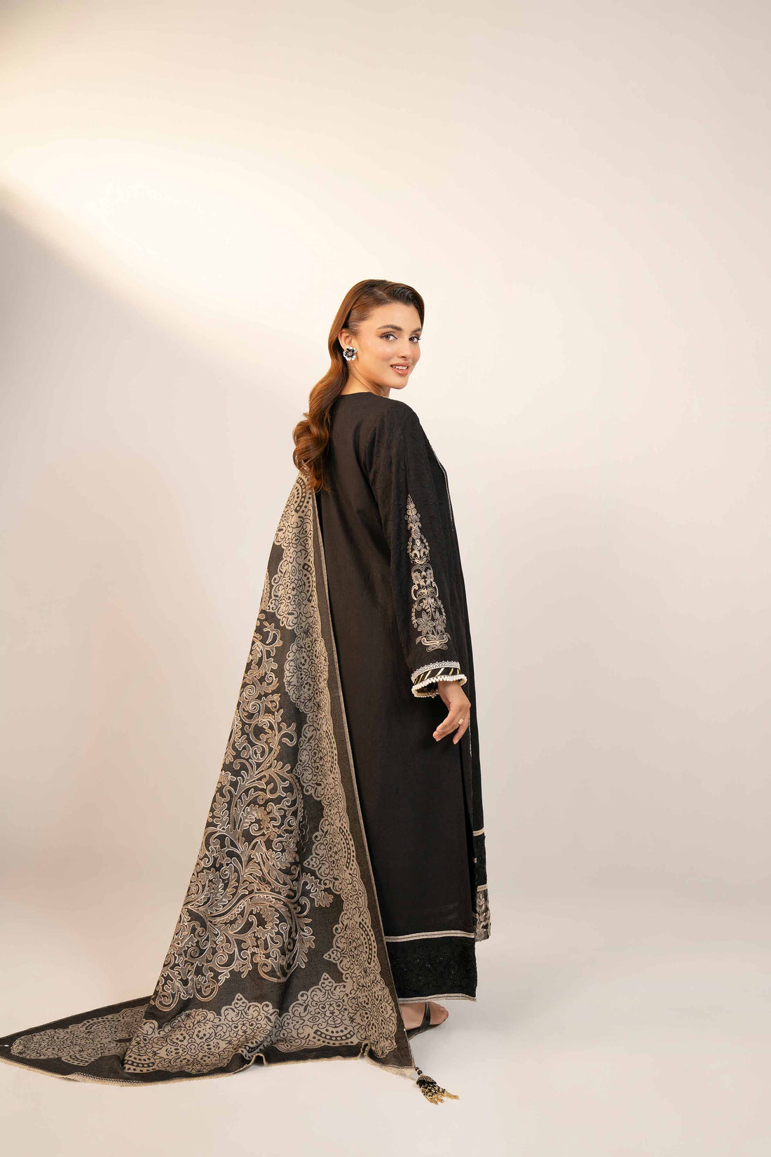 Nishat Linen | Naqsh Winter 2024 | Suit - 42404378