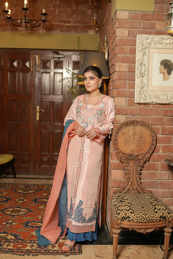 Leon | Leon Luxe Collection | PEACH MALBA - Hoorain Designer Wear - Pakistani Ladies Branded Stitched Clothes in United Kingdom, United states, CA and Australia