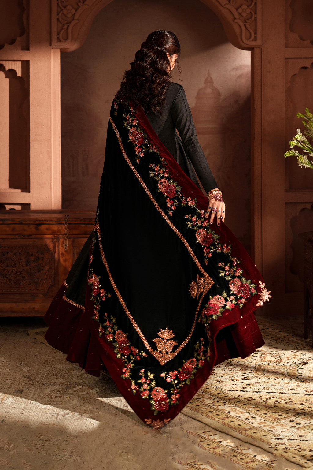 Iznik | Velvet 25 | IV-59 Embroidered Velvet