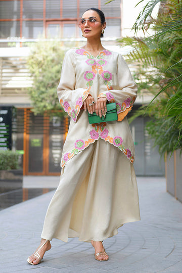 Chic Ophicial | Spotlight | Ivory Tangerine