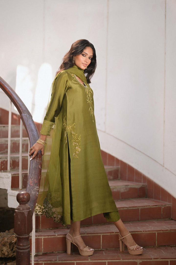 Hue Pret | Zard Collection | BARKHA - Hoorain Designer Wear - Pakistani Ladies Branded Stitched Clothes in United Kingdom, United states, CA and Australia