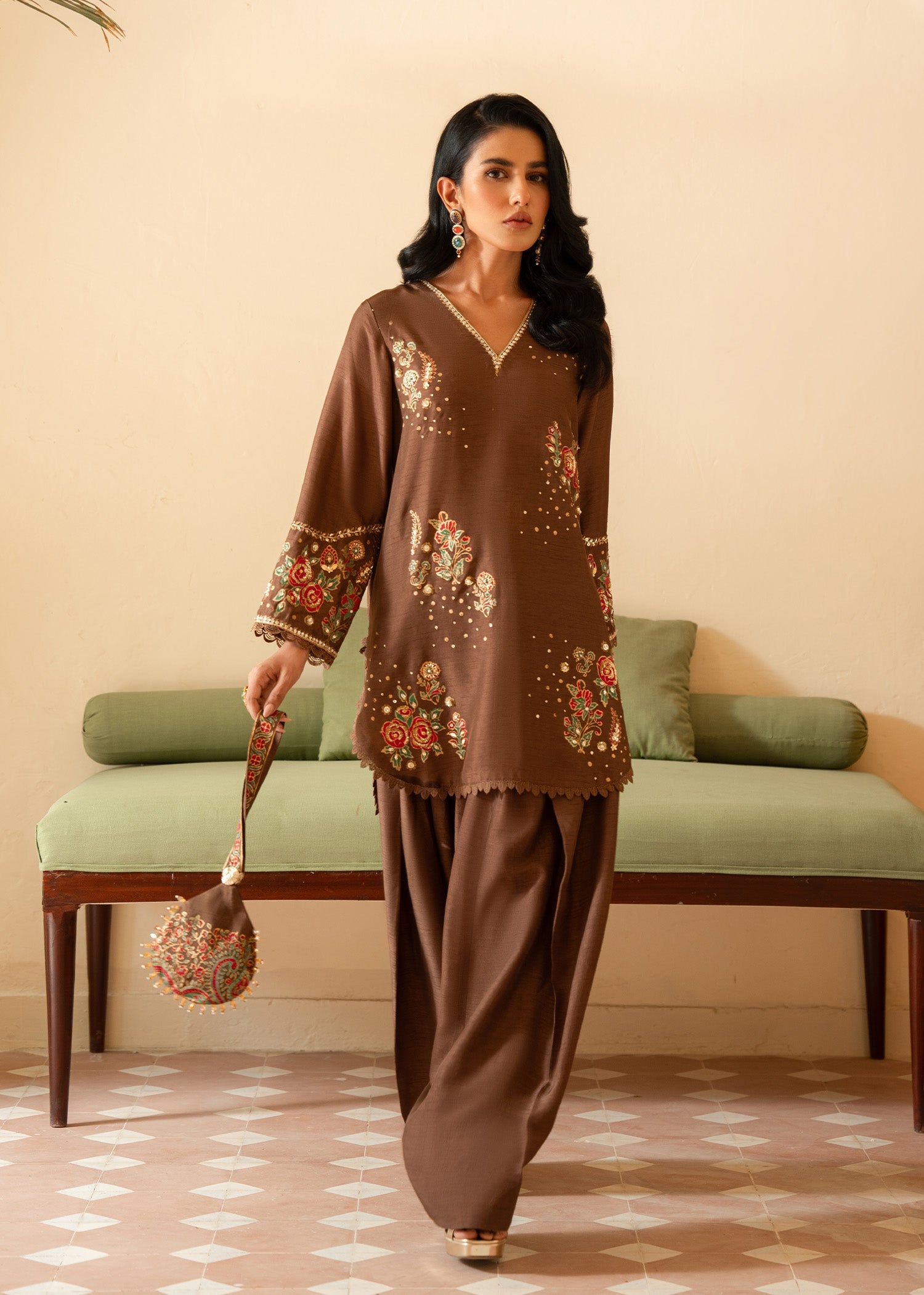 AIZ02627_2400x_dcf85ec6-882b-