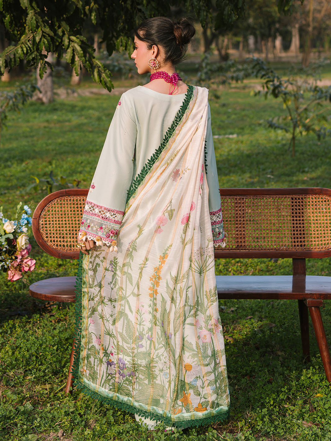 Mahnur | Dahlia Luxury Lawn 25 | Ana