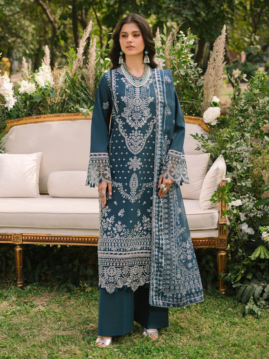 Mahnur | Dahlia Luxury Lawn 25 | Bella