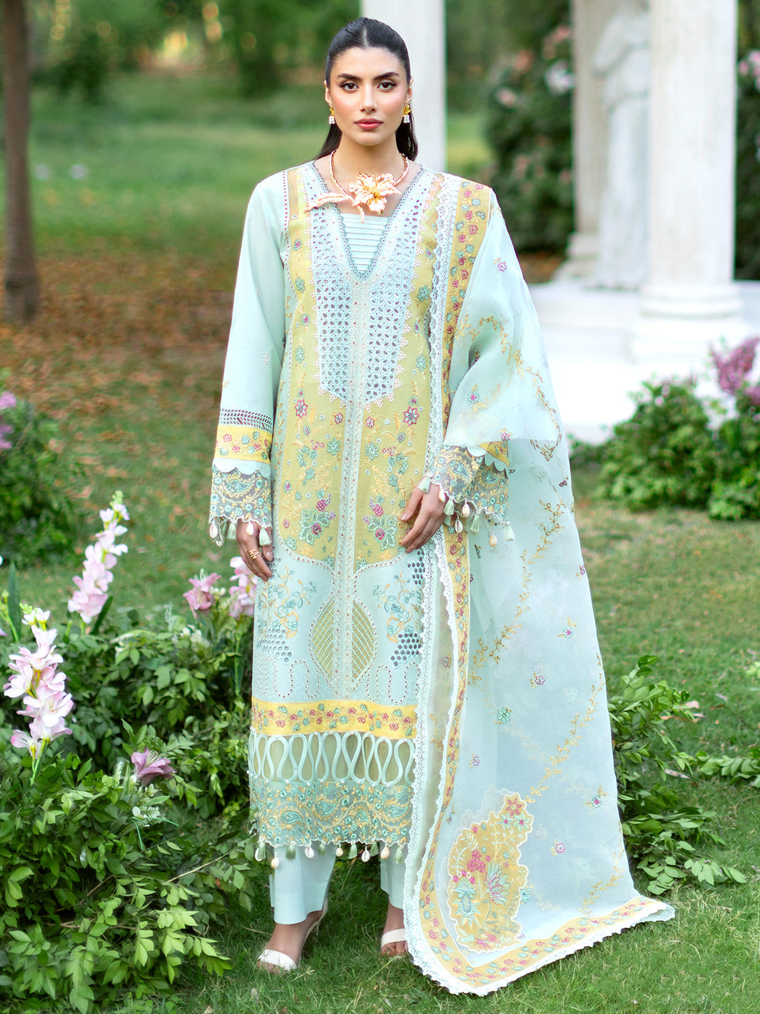 Mahnur | Sophie Luxury Lawn 25 | Calista