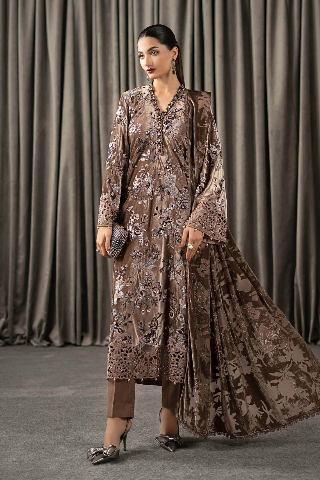 winter dress bd Winter Dress - Midi x Black x Scarf www.ttbahrain.com Size: Freesize Up to UK 12 Price (Including VAT) BD 33 SAR 330 KD 28 OMR 35 AED 330 QAR 330 USD 95 Delivery