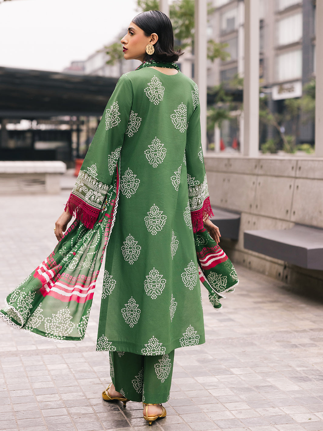 Mahnur | Broadway Luxury Lawn 25 | Sagebloom