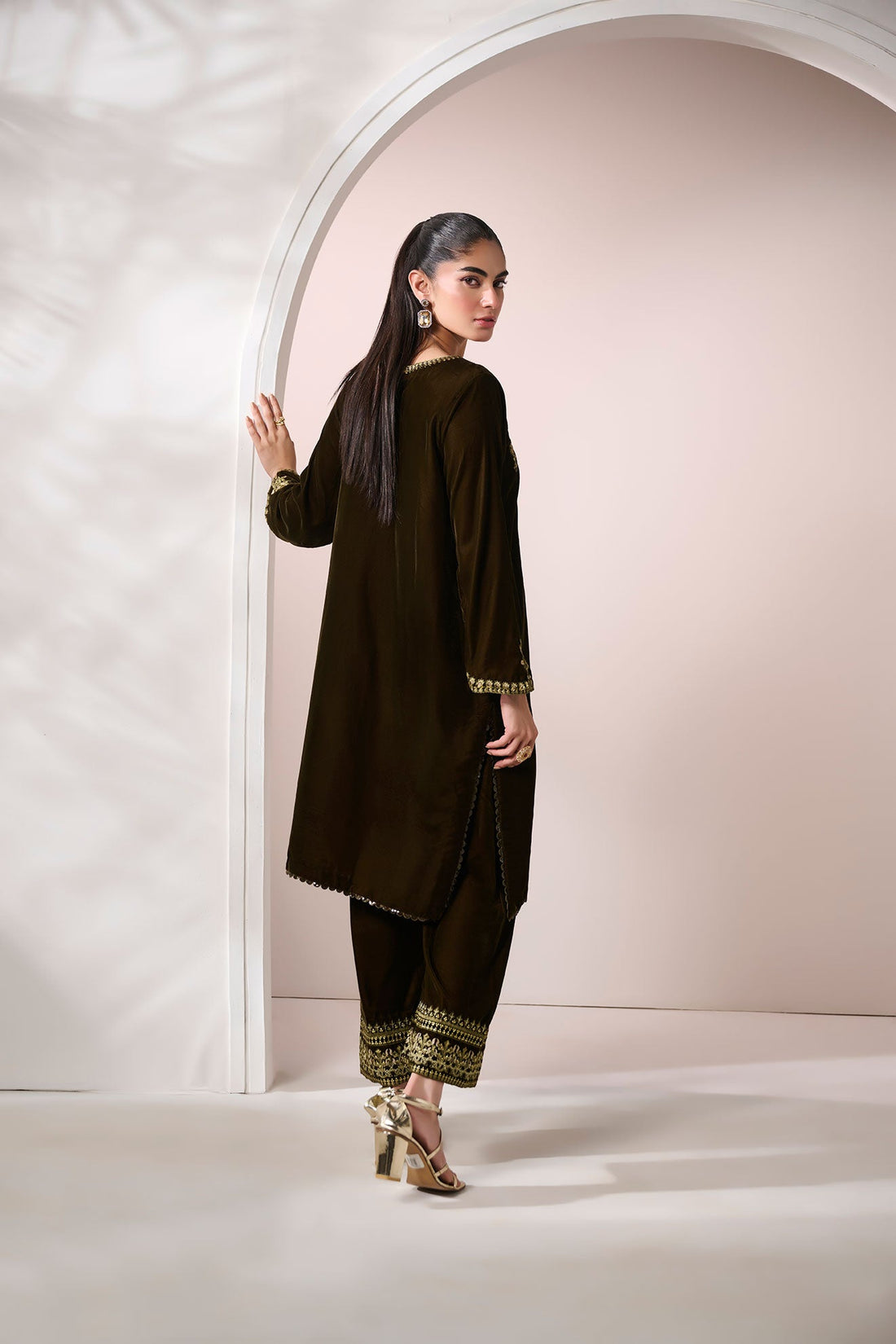 Dhanak | Velvet Edit | FW24DA-2603 OLIVE GREEN