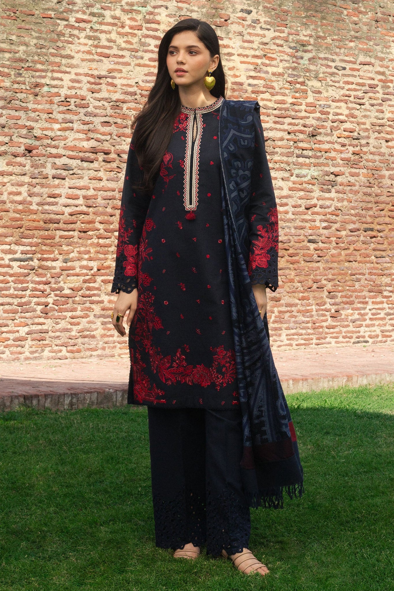 Zara Shahjahan | Winter 24 |  DARYA-D2