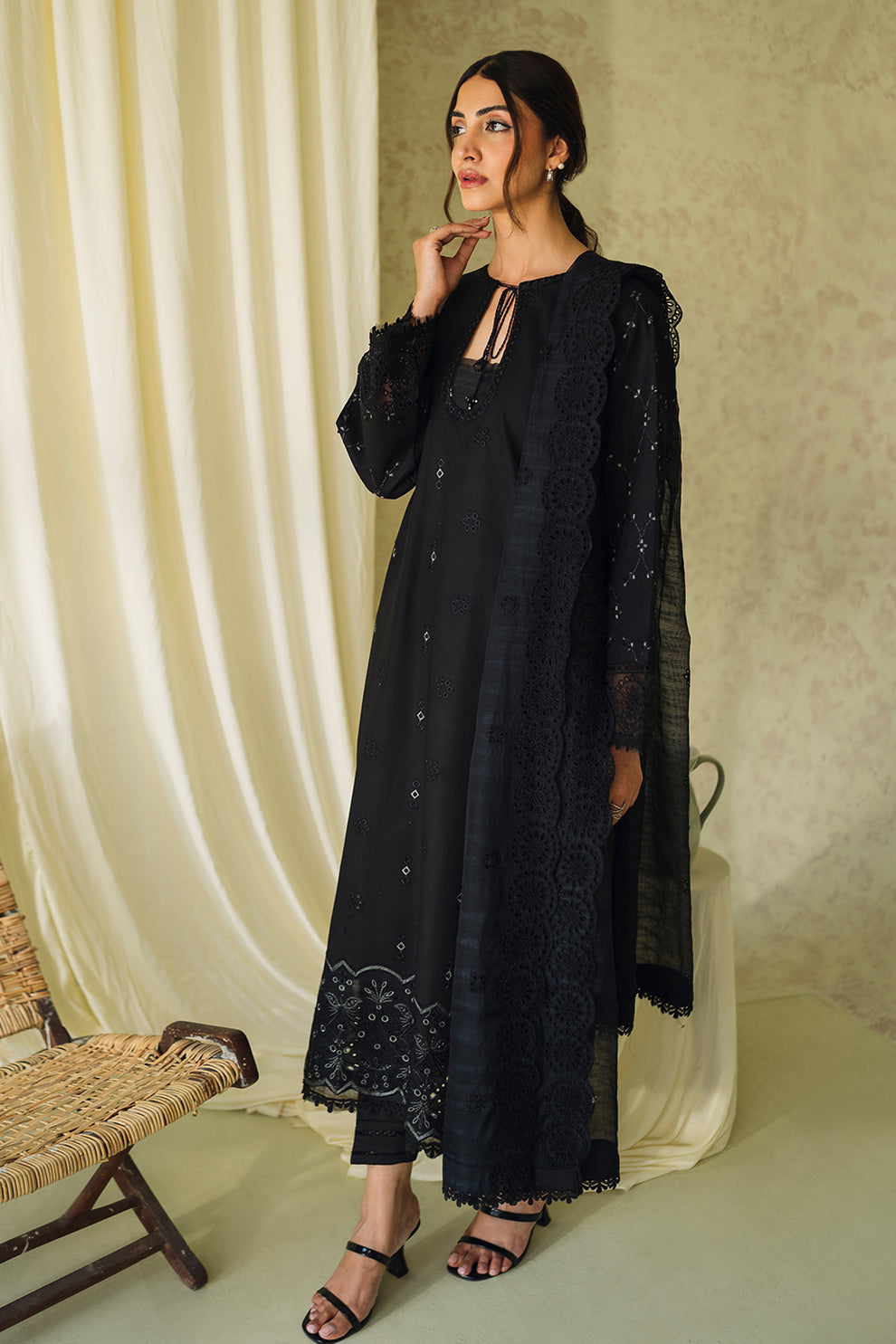 Neeshay | Monochrome Lawn | Midnight