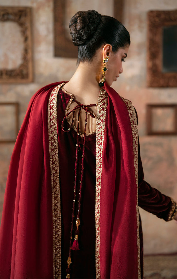 Maya | Viola Luxe Velvet 25 | NYRA