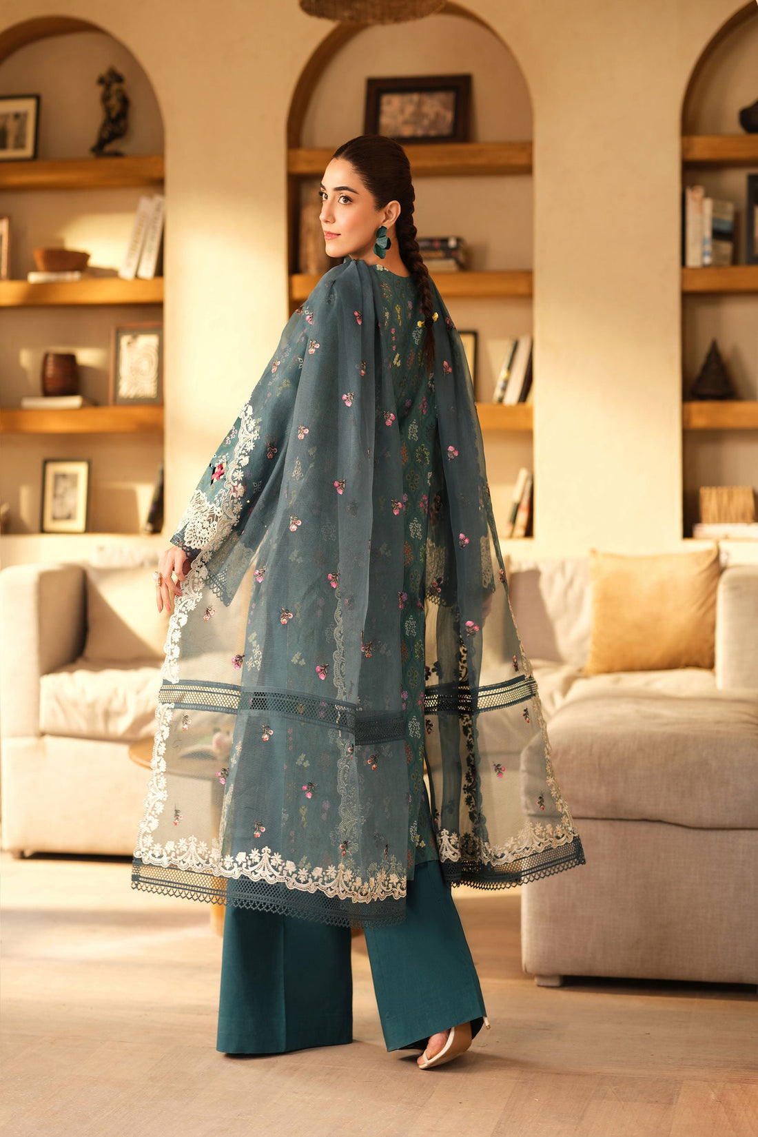 Maryam Hussain | Luxury Lawn 25 |  Seashell