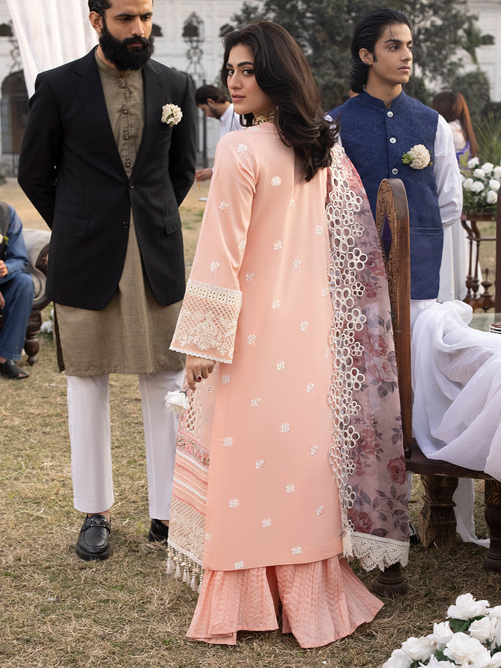 Mahnur | Mahrukh Luxury Lawn 24 | DAISY - Hoorain Designer Wear - Pakistani Ladies Branded Stitched Clothes in United Kingdom, United states, CA and Australia