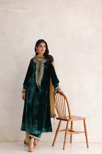 Sana Abbas | Velvet Formals | ESRA