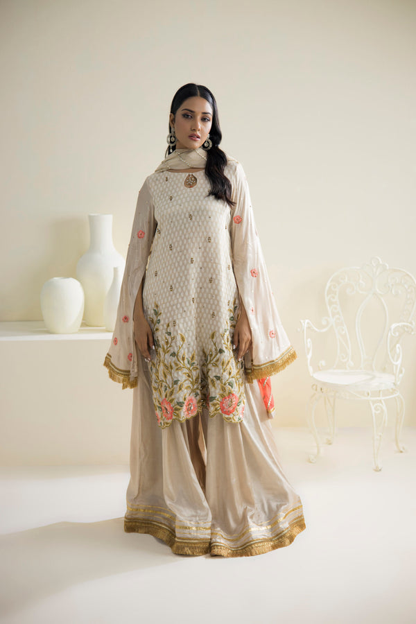 Farhat Jahan | Luxury Pret | Qainaat - Hoorain Designer Wear - Pakistani Ladies Branded Stitched Clothes in United Kingdom, United states, CA and Australia