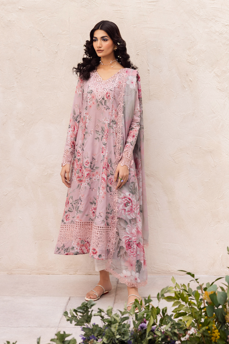 Iznik | Dahlia Embroidered Lawn | DL-09 - Pakistani Clothes for women, in United Kingdom and United States