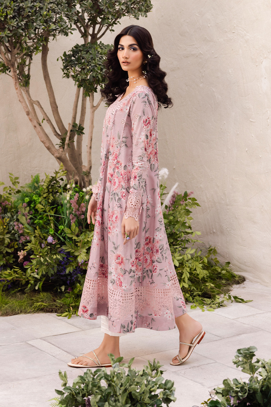 Iznik | Dahlia Embroidered Lawn | DL-09 - Pakistani Clothes for women, in United Kingdom and United States