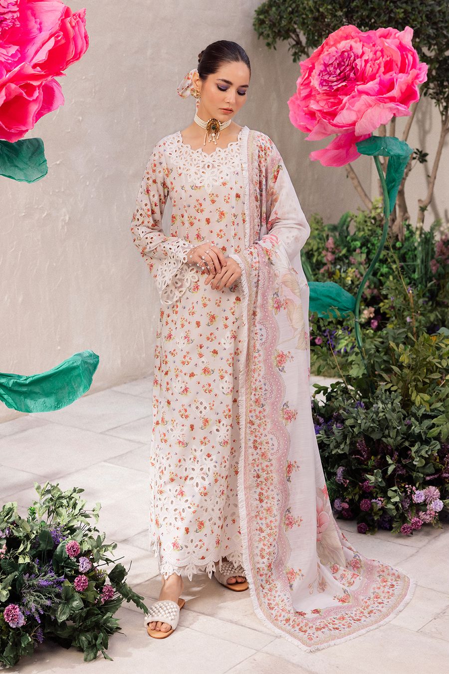 Iznik | Dahlia Embroidered Lawn | DL-05 - Pakistani Clothes for women, in United Kingdom and United States