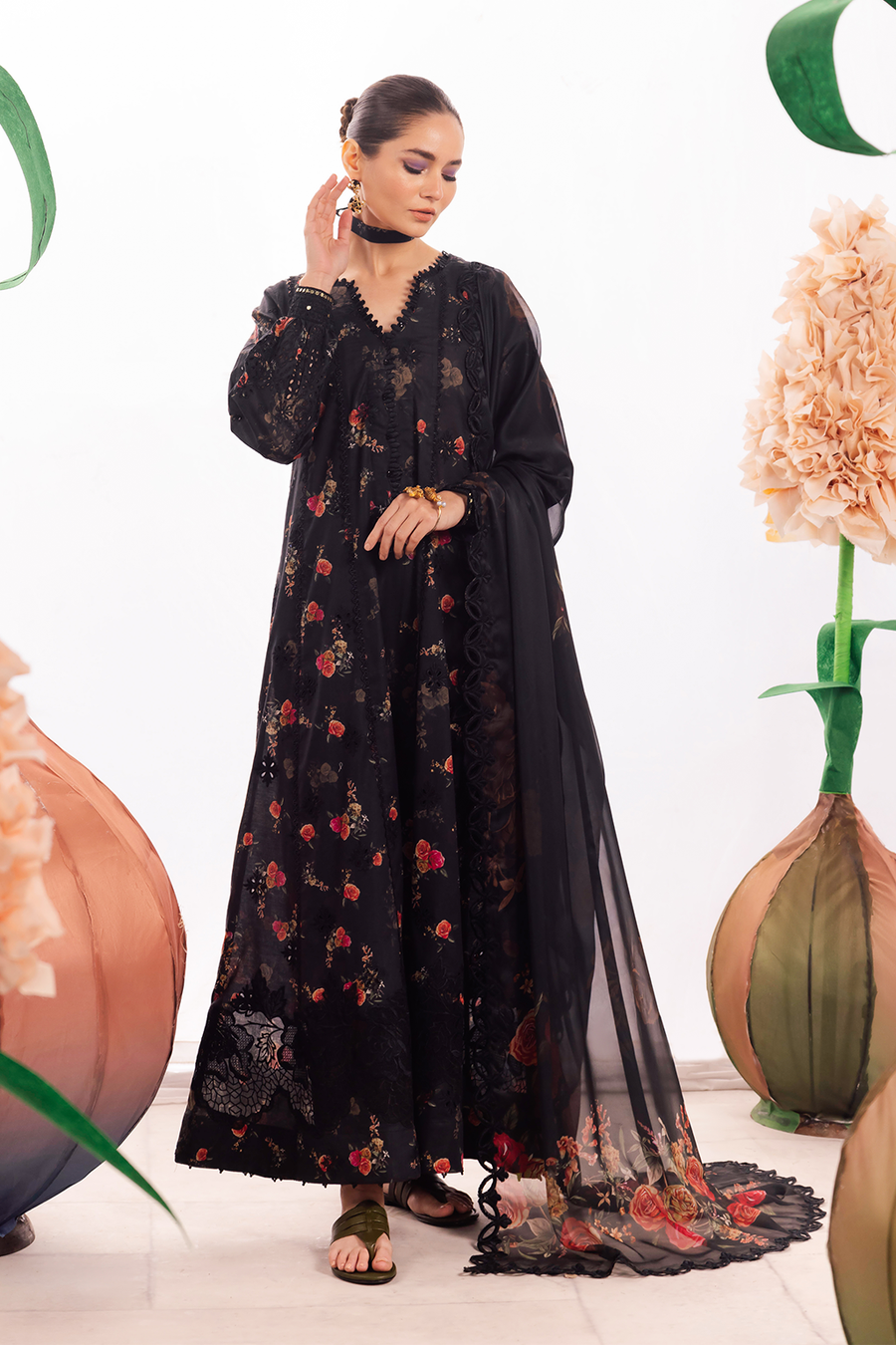 Iznik | Dahlia Embroidered Lawn | DL-08 - Pakistani Clothes for women, in United Kingdom and United States